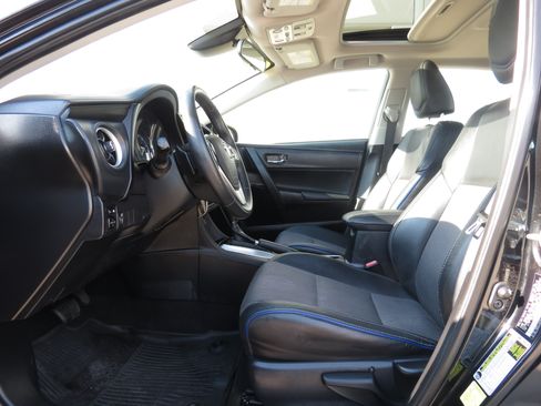 Used 2017 Toyota Corolla SE w/ SE Premium Package FWD image 30