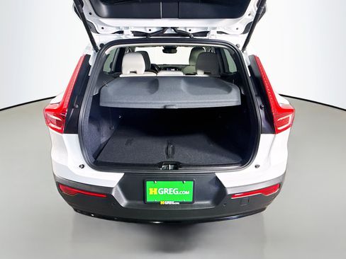 Used 2026 Volvo XC40 B5 Plus AWD/4WD image 35