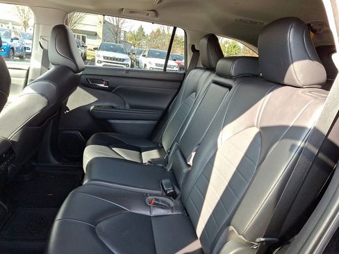 Used 2023 Toyota Highlander XLE image 20