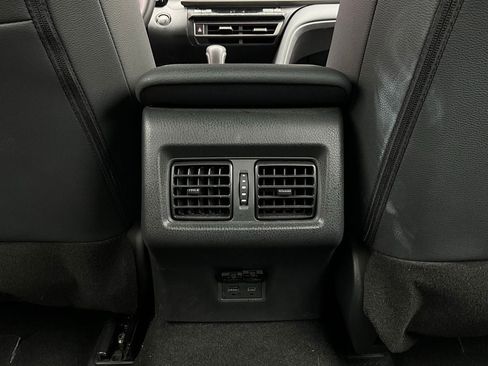 Used 2025 Toyota Camry SE image 13