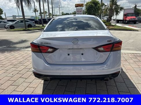 Used 2024 Nissan Altima 2.5 SR w/ SR Premium Package FWD image 8