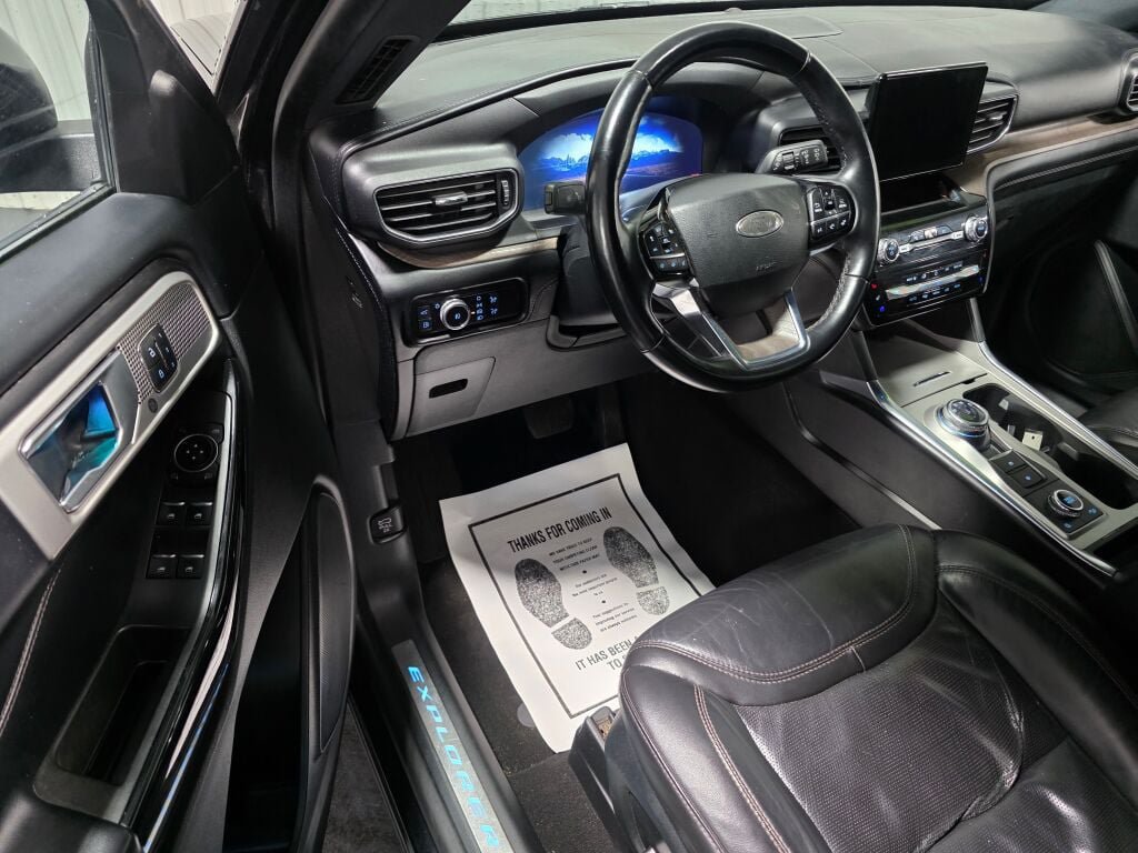 Used 2023 Ford Explorer Platinum AWD/4WD image 6