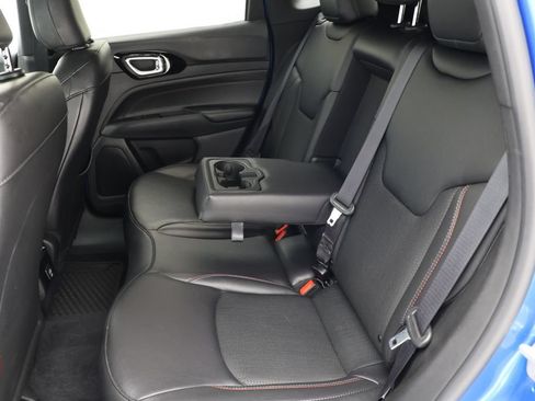 Used 2025 Jeep Compass Trailhawk AWD/4WD image 11