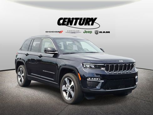 Used 2023 Jeep Grand Cherokee Limited w/ Luxury Tech Group II AWD/4WD image 1