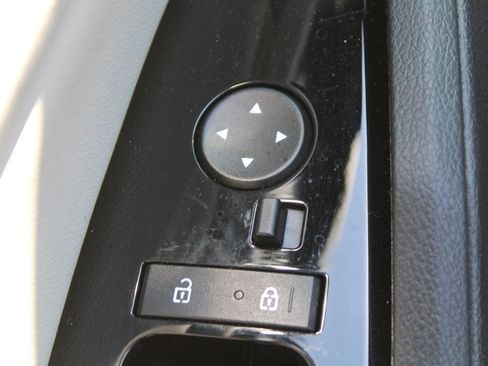 Used 2024 Kia Sportage EX image 19