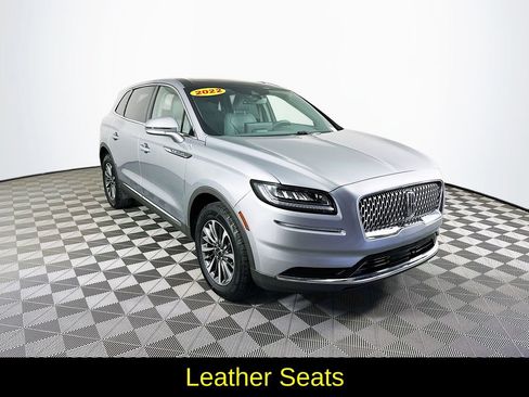 Used 2022 Lincoln Nautilus Reserve image 3