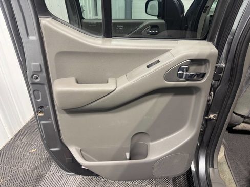 Used 2018 Nissan Frontier SV image 13