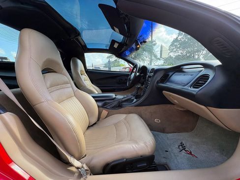 Used 2000 Chevrolet Corvette Coupe w/ Memory Pkg RWD image 11