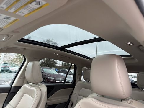 Used 2023 Lincoln Aviator AWD w/ Premium Package image 30