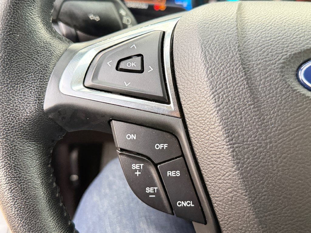 Used 2018 Ford Fusion SE w/ Equipment Group 201A FWD image 13