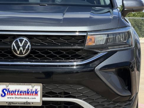 Used 2023 Volkswagen Taos SE w/ Black Wheel Package FWD image 8