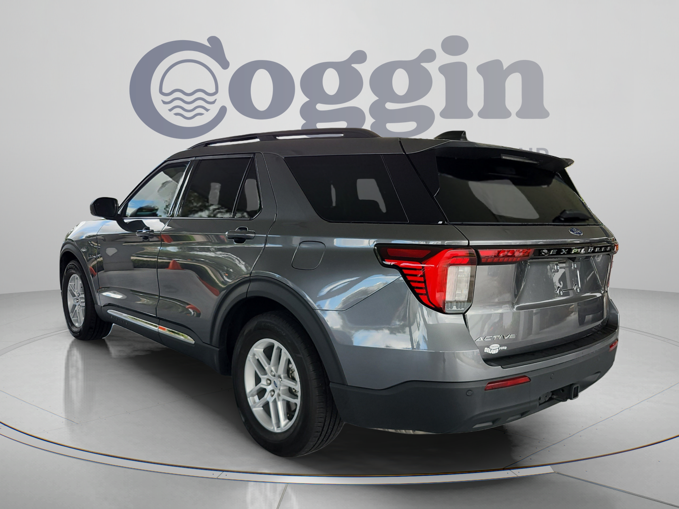Used 2025 Ford Explorer Active RWD image 3