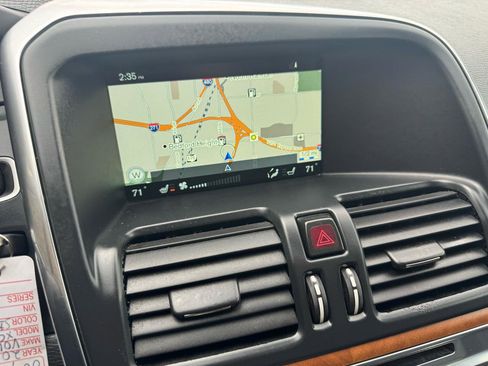 Used 2017 Volvo XC60 T5 Inscription image 15