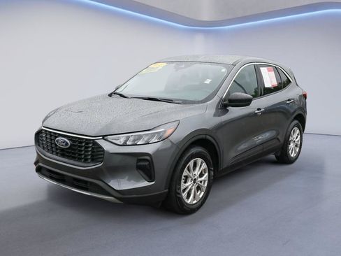 Used 2023 Ford Escape Active AWD/4WD image 2