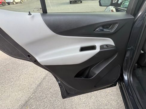 Used 2022 Chevrolet Equinox LS w/ LS Convenience Package image 19