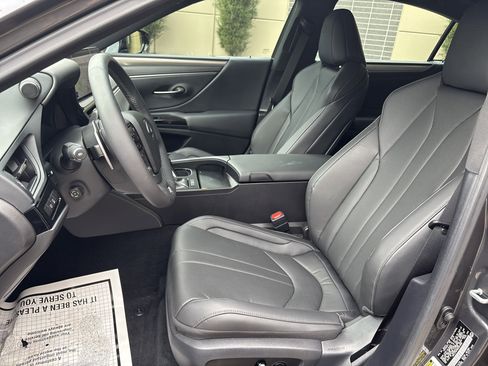 Certified 2025 Lexus ES 350 F Sport image 16