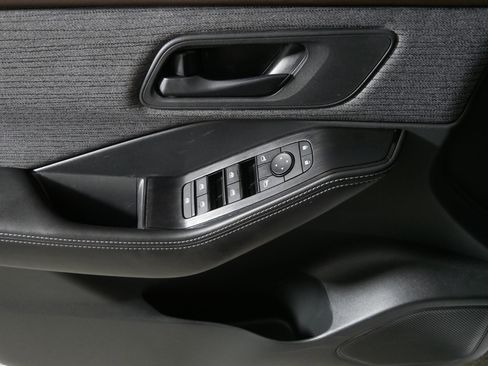 Used 2021 Nissan Rogue S image 19