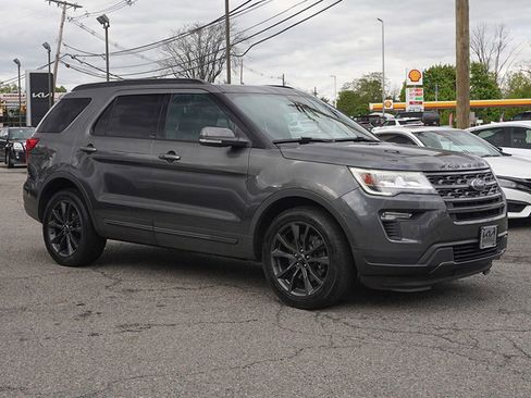 Used 2018 Ford Explorer XLT w/ Equipment Group 202A AWD/4WD image 54