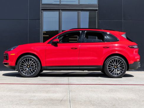 Certified 2021 Porsche Cayenne image 2