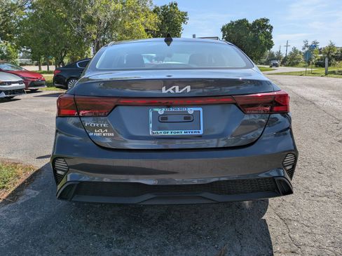 Certified 2023 Kia Forte LXS w/ LXS Technology Package FWD image 5
