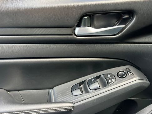 Used 2025 Nissan Altima 2.5 SV image 13