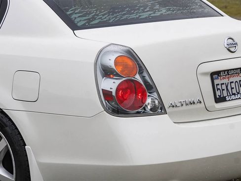 Used 2004 Nissan Altima 3.5 SE w/ Leather Pkg image 11