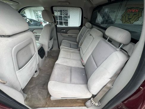 Used 2009 Chevrolet Avalanche LT w/ Convenience Package #1 AWD/4WD image 16