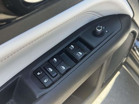 Used 2023 Jeep Compass Limited AWD/4WD image 16