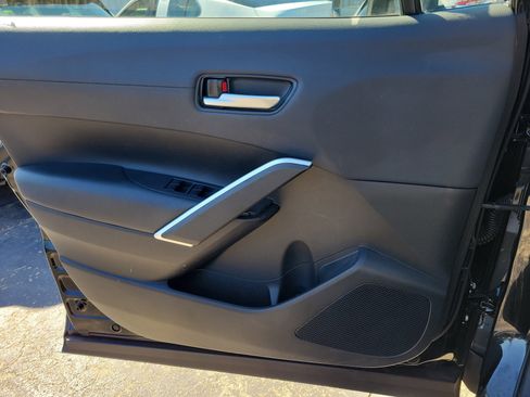 Used 2022 Toyota Corolla Cross XLE image 21