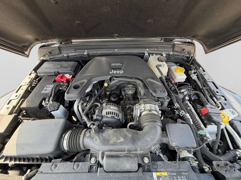 Used 2020 Jeep Wrangler Unlimited Sahara AWD/4WD image 22