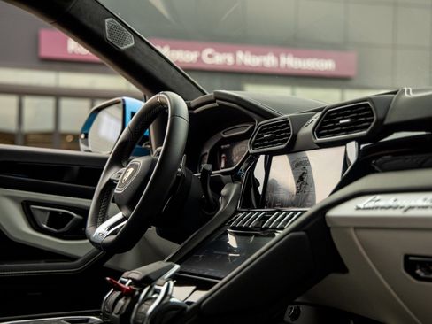 Used 2024 Lamborghini Urus S image 46