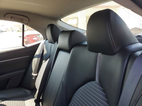 Used 2024 Toyota Camry SE image 9