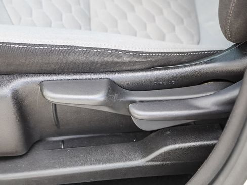 Used 2021 Chevrolet Equinox LS image 19