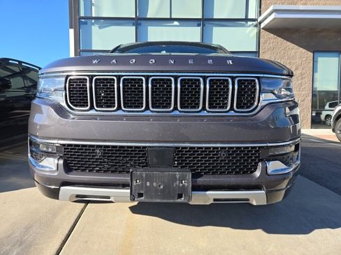 Used 2024 Jeep Wagoneer L Series II w/ Flexible Seating Group image 8