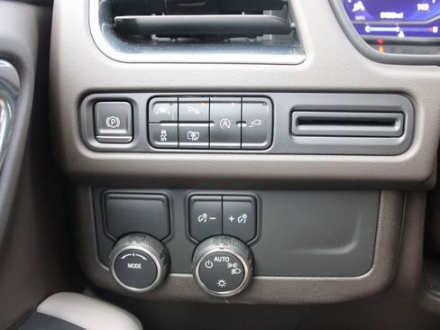 Used 2022 Chevrolet Tahoe LT w/ Luxury Package RWD image 46