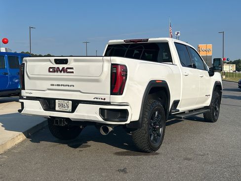 Used 2024 GMC Sierra 2500 AT4 image 6