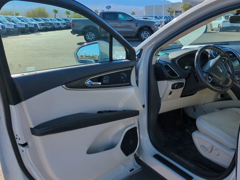 Used 2020 Lincoln Nautilus Reserve w/ Equipment Group 201A image 12