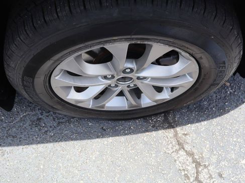Used 2019 Hyundai Santa Fe SEL FWD image 37