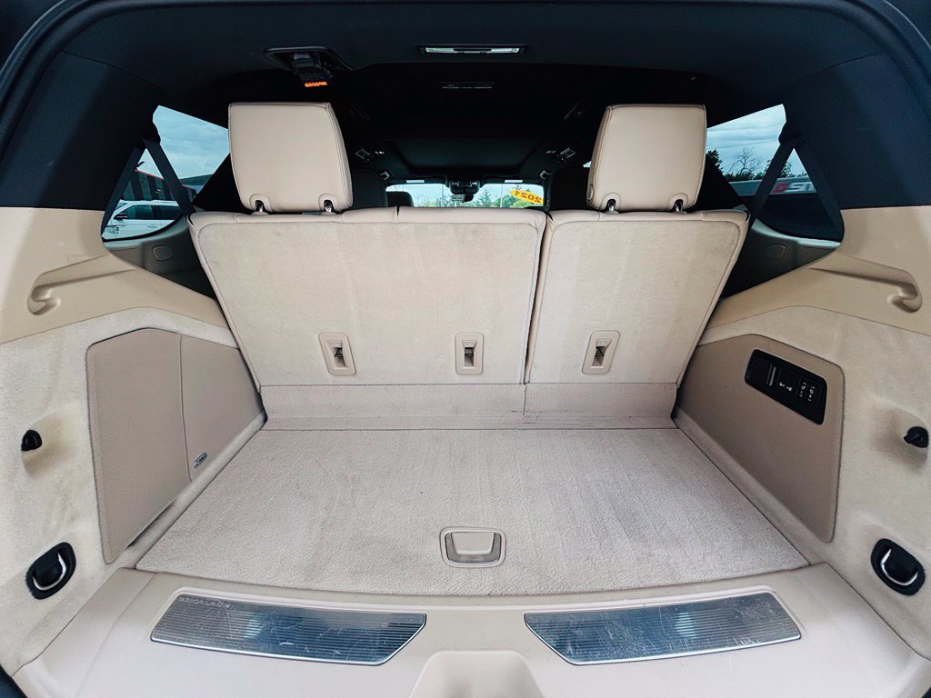 Used 2021 Cadillac Escalade Premium Luxury AWD/4WD image 10