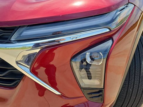 Used 2025 Chevrolet Trax LT w/ LT Convenience Package FWD image 30