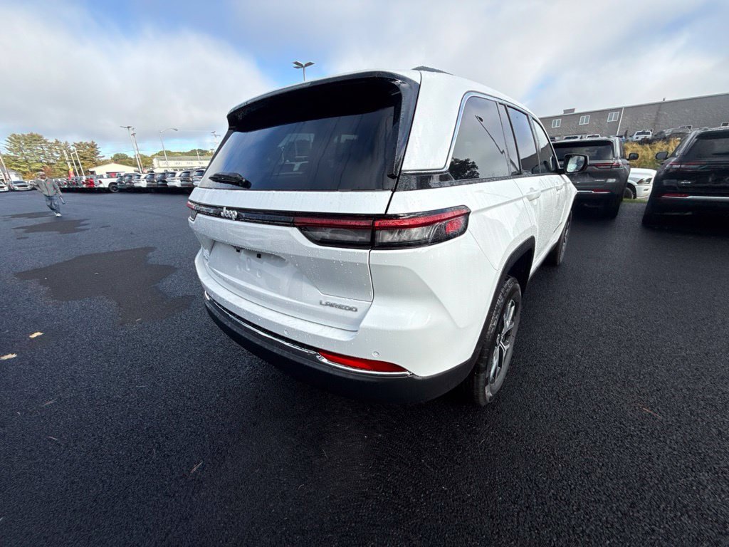 New 2027 Jeep Grand Cherokee Laredo X AWD/4WD image 5