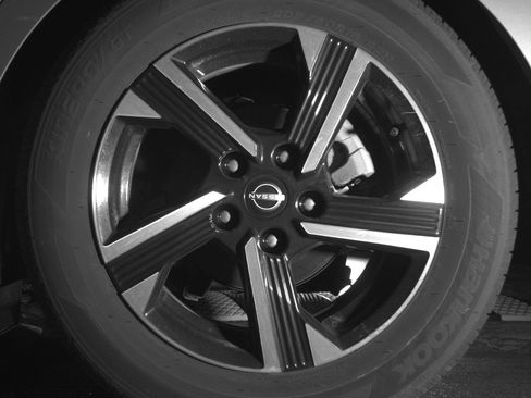 Used 2025 Nissan Sentra SV FWD image 14