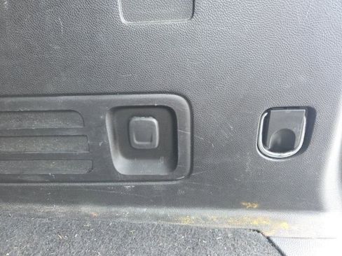 Used 2023 Chevrolet Traverse LT image 12