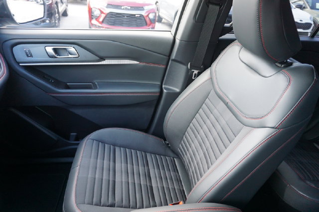Used 2025 Ford Explorer ST-Line w/ Premium Package RWD image 37