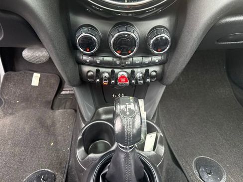 Used 2018 MINI Cooper 4-Door Hardtop FWD image 17