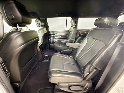 Used 2024 Jeep Wagoneer Series II AWD/4WD image 11