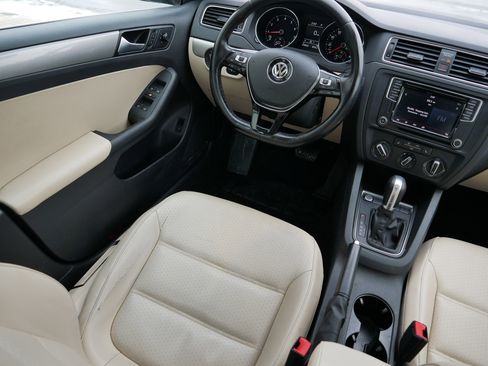 Used 2018 Volkswagen Jetta SE image 9
