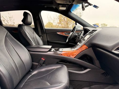 Used 2019 Lincoln Nautilus Reserve image 11