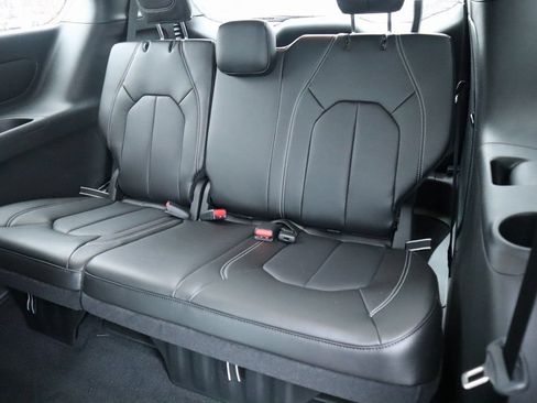 New 2026 Chrysler Pacifica Select AWD/4WD image 13