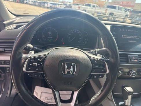 Used 2018 Honda Accord Touring image 18